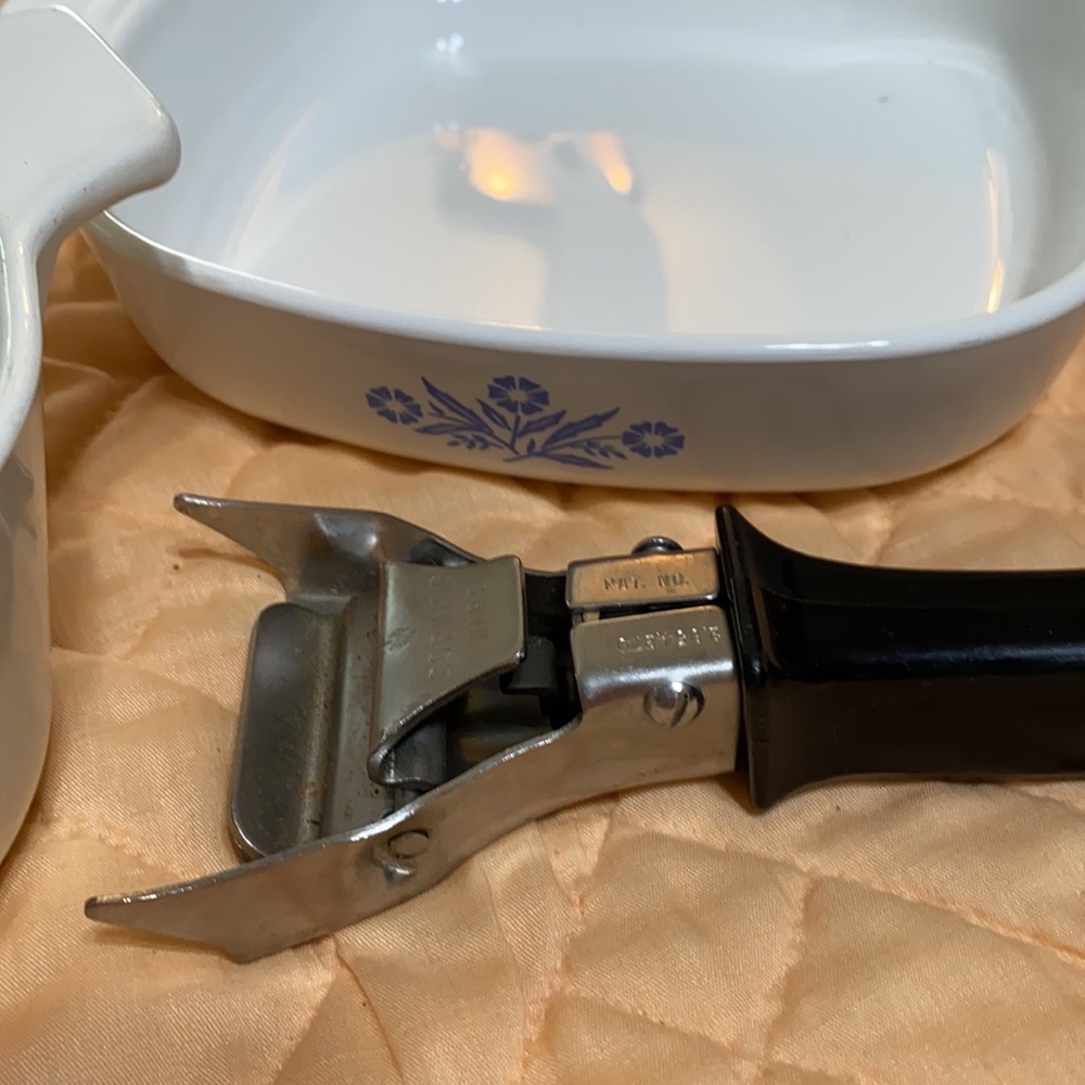 Corning ware set of 2- 7” bowls and removable handle and lid - Picture 3 of 15